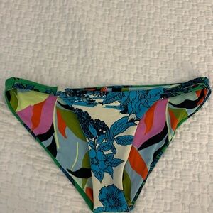 Maaji size medium reversible bikini bottoms. Blue multi.